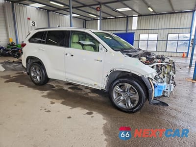 Czwarte zdjęcie samochodu z boku: 2017 TOYOTA HIGHLANDER HYBRID LIMITED PLATINUM VIN:5TDDGRFH3HS032383 - miniatura
