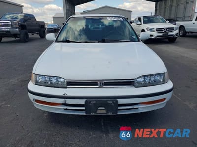 Piąte zdjęcie samochodu w środku: 1993 HONDA ACCORD LX VIN:JHMCB7657PC007974 - miniatura