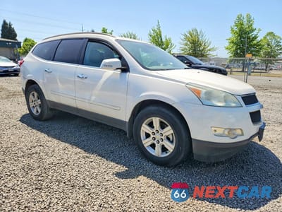 Czwarte zdjęcie samochodu z boku: 2011 CHEVROLET TRAVERSE LT VIN:1GNKVJED5BJ331060 - miniatura