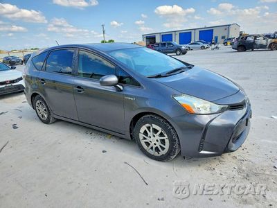 Czwarte zdjęcie samochodu z boku: 2015 TOYOTA PRIUS V TWO VIN:JTDZN3EU1FJ036188 - miniatura