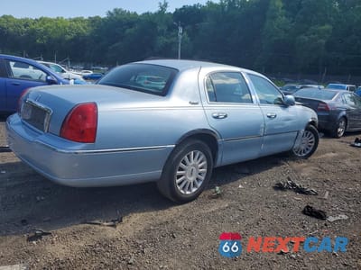 Trzecie zdjęcie samochodu z tyłu: 2011 LINCOLN TOWN CAR SIGNATURE LIMITED VIN:2LNBL8CVXBX761074 - miniatura