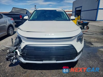 Piąte zdjęcie samochodu w środku: 2026 KIA NIRO LX VIN:KNDCP3LE3T5337626 - miniatura