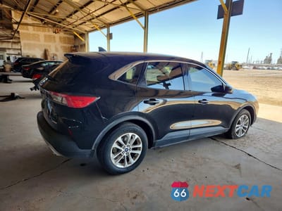 Trzecie zdjęcie samochodu z tyłu: 2020 FORD ESCAPE SE VIN:1FMCU0G67LUC36116 - miniatura