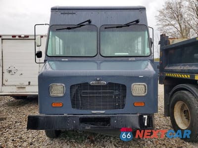 Piąte zdjęcie samochodu w środku: 2020 FREIGHTLINER MT45 CHASSIS DELIVERY TRUCK VIN:4UZAC2EA6LCMH8121 - miniatura