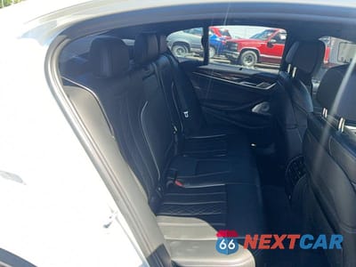 Zdjęcie 6 z 10 samochodu: 2018 BMW M550XI VIN:WBAJB9C57JB049807 - miniatura