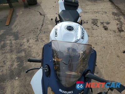 Piąte zdjęcie samochodu w środku: 2023 SUZUKI GSX-R750 VIN:JS1GR7MA7P7101449 - miniatura