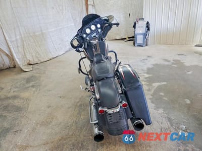 Czwarte zdjęcie samochodu z boku: 2011 HARLEY-DAVIDSON FLHX VIN:1HD1KBM17BB674679 - miniatura
