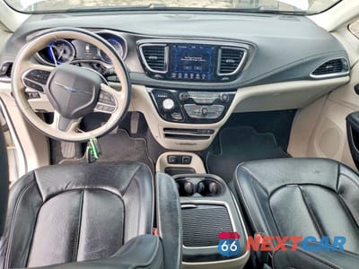 Zdjęcie 8 z 13 samochodu: 2019 CHRYSLER PACIFICA LIMITED VIN:2C4RC1GG3KR576262 - miniatura