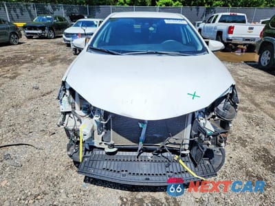 Piąte zdjęcie samochodu w środku: 2018 TOYOTA COROLLA SE VIN:2T1BURHE1JC014529 - miniatura