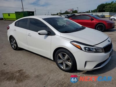 Czwarte zdjęcie samochodu z boku: 2018 KIA FORTE LX VIN:3KPFL4A74JE211005 - miniatura