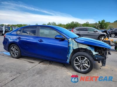 Czwarte zdjęcie samochodu z boku: 2022 KIA FORTE LXS VIN:3KPF24AD4NE432537 - miniatura