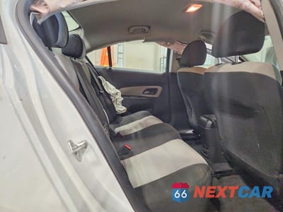Zdjęcie 10 z 13 samochodu: 2015 CHEVROLET CRUZE LS VIN:1G1PB5SG0F7237113 - miniatura