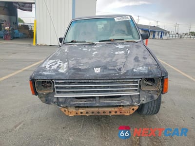 Piąte zdjęcie samochodu w środku: 1988 TOYOTA PICKUP BASE VIN:JT4RN50R0J5113164 - miniatura