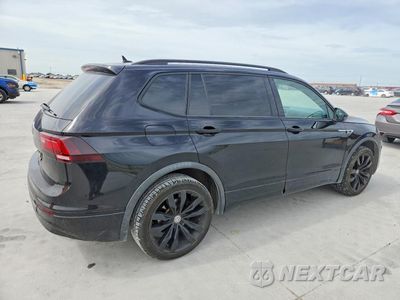 Trzecie zdjęcie samochodu z tyłu: 2020 VOLKSWAGEN TIGUAN VIN:3VV3B7AX3LM131907 - miniatura