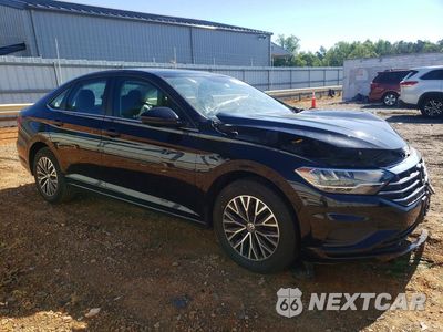Czwarte zdjęcie samochodu z boku: 2019 VOLKSWAGEN JETTA S VIN:3VWC57BU0KM109045 - miniatura