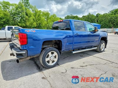 Trzecie zdjęcie samochodu z tyłu: 2017 CHEVROLET SILVERADO K2500 HEAVY DUTY LT VIN:1GC1KVEYXHF223455 - miniatura