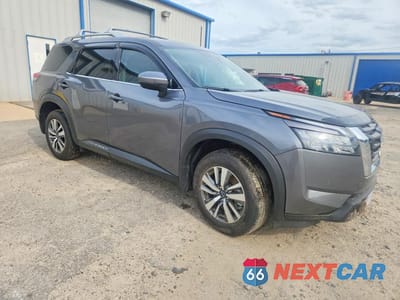 Czwarte zdjęcie samochodu z boku: 2025 NISSAN PATHFINDER SL VIN:5N1DR3CC3SC301275 - miniatura
