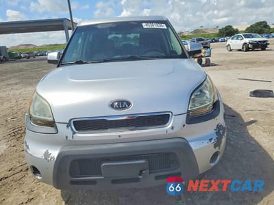 Piąte zdjęcie samochodu w środku: 2011 KIA SOUL + VIN:KNDJT2A21B7709019 - miniatura