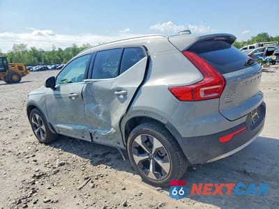 Drugie zdjęcie samochodu z przodu: 2025 VOLVO XC40 PLUS VIN:YV4L12UE7S2599978 - miniatura