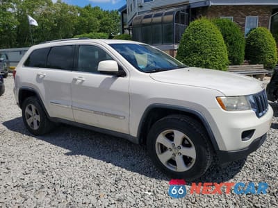 Czwarte zdjęcie samochodu z boku: 2011 JEEP GRAND CHEROKEE LAREDO VIN:1J4RR4GG4BC529616 - miniatura
