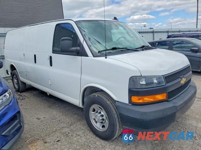 Czwarte zdjęcie samochodu z boku: 2020 CHEVROLET EXPRESS 2500 CARGO DELIVERY VAN VIN:1GCWGBFP0L1143146 - miniatura