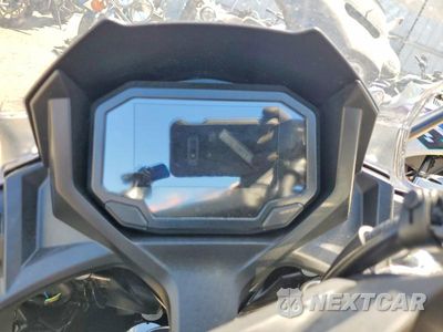 Zdjęcie 7 z 8 samochodu: 2026 KAWASAKI EX650 R VIN:ML5EXER1XTDAG7351 - miniatura