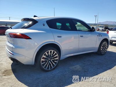 Trzecie zdjęcie samochodu z tyłu: 2023 MASERATI GRECALE MODENA VIN:ZN682AVM4P7407902 - miniatura