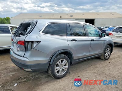 Trzecie zdjęcie samochodu z tyłu: 2016 HONDA PILOT LX VIN:5FNYF6H15GB086614 - miniatura