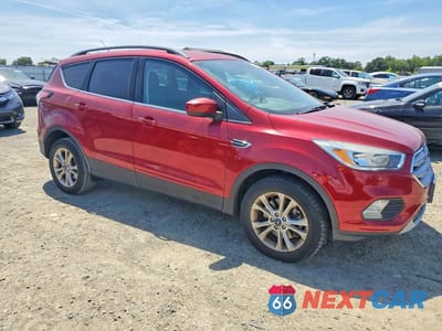 Czwarte zdjęcie samochodu z boku: 2018 FORD ESCAPE SE VIN:1FMCU0G92JUC63697 - miniatura