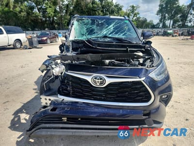 Piąte zdjęcie samochodu w środku: 2021 TOYOTA HIGHLANDER XLE VIN:5TDGZRAH4MS530343 - miniatura