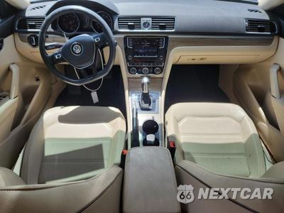 Zdjęcie 8 z 13 samochodu: 2017 VOLKSWAGEN PASSAT SE VIN:1VWBT7A34HC056290 - miniatura