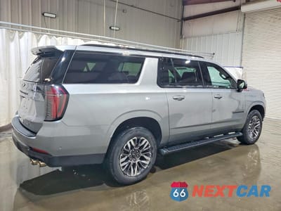 Trzecie zdjęcie samochodu z tyłu: 2025 CHEVROLET SUBURBAN K1500 Z71 VIN:1GNS6DRDXSR321778 - miniatura