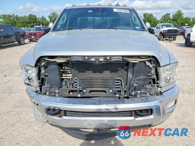 Piąte zdjęcie samochodu w środku: 2018 RAM 2500 SLT VIN:3C6UR5DJ9JG160504 - miniatura