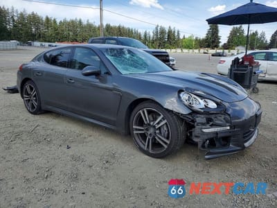 Czwarte zdjęcie samochodu z boku: 2014 PORSCHE PANAMERA 2 VIN:WP0AA2A70EL005911 - miniatura