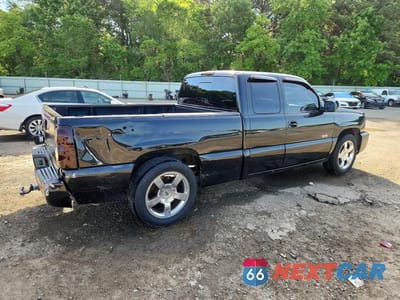 Trzecie zdjęcie samochodu z tyłu: 2004 CHEVROLET SILVERADO K1500 VIN:2GCEK19N141131825 - miniatura