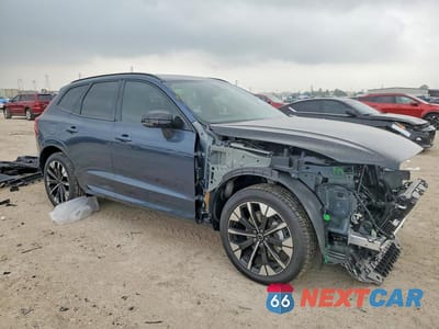 Czwarte zdjęcie samochodu z boku: 2026 VOLVO XC60 PLUS VIN:YV4M12RC6T1416816 - miniatura