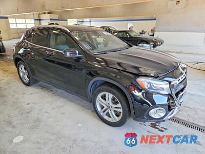 Czwarte zdjęcie samochodu z boku: 2019 MERCEDES-BENZ GLA 250 4MATIC VIN:WDCTG4GB0KJ545730 - miniatura