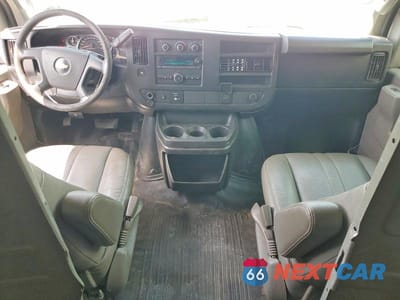 Zdjęcie 8 z 13 samochodu: 2017 CHEVROLET EXPRESS G2500 VIN:1GCWGAFF8H1139077 - miniatura