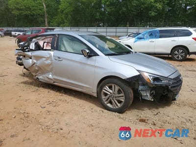 Czwarte zdjęcie samochodu z boku: 2019 HYUNDAI ELANTRA SEL VIN:KMHD84LF8KU759150 - miniatura