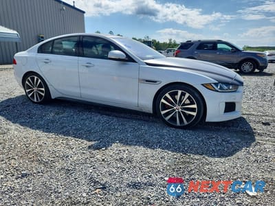 Czwarte zdjęcie samochodu z boku: 2019 JAGUAR XE S VIN:SAJAG4FV7KCP47415 - miniatura