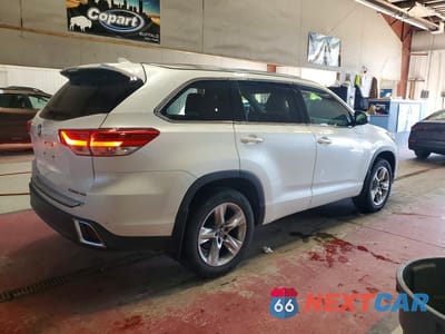 Trzecie zdjęcie samochodu z tyłu: 2019 TOYOTA HIGHLANDER LIMITED VIN:5TDDZRFH7KS962255 - miniatura