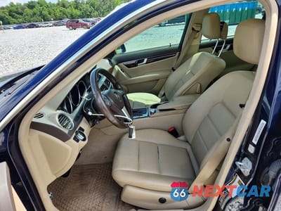 Zdjęcie 7 z 12 samochodu: 2014 MERCEDES-BENZ C 250 VIN:WDDGF4HB1EA960204 - miniatura