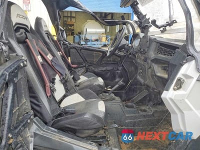Piąte zdjęcie samochodu w środku: 2021 POLARIS RZR XP 4 TURBO VIN:3NSN4E921MF588170 - miniatura