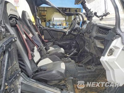 Piąte zdjęcie samochodu w środku: 2021 POLARIS RZR XP 4 TURBO VIN:3NSN4E921MF588170 - miniatura