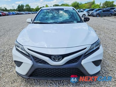Piąte zdjęcie samochodu w środku: 2019 TOYOTA CAMRY SE VIN:4T1B11HK9KU743944 - miniatura