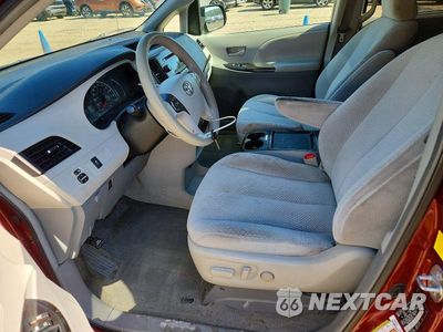 Zdjęcie 7 z 13 samochodu: 2011 TOYOTA SIENNA LE VIN:5TDKK3DCXBS122423 - miniatura