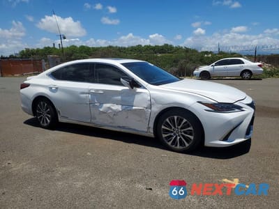 Czwarte zdjęcie samochodu z boku: 2019 LEXUS ES 300H VIN:JTHB21B17K2002574 - miniatura