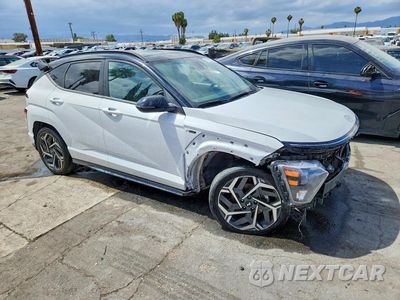 Czwarte zdjęcie samochodu z boku: 2024 HYUNDAI KONA N LINE VIN:KM8HA3A32RU058462 - miniatura