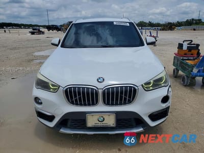 Piąte zdjęcie samochodu w środku: 2017 BMW X1 XDRIVE28I VIN:WBXHT3C31H5F71759 - miniatura