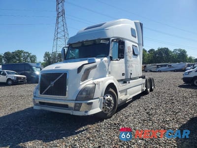 Drugie zdjęcie samochodu z przodu: 2015 VOLVO VNL SEMI TRUCK VIN:4V4NC9EH8FN919826 - miniatura